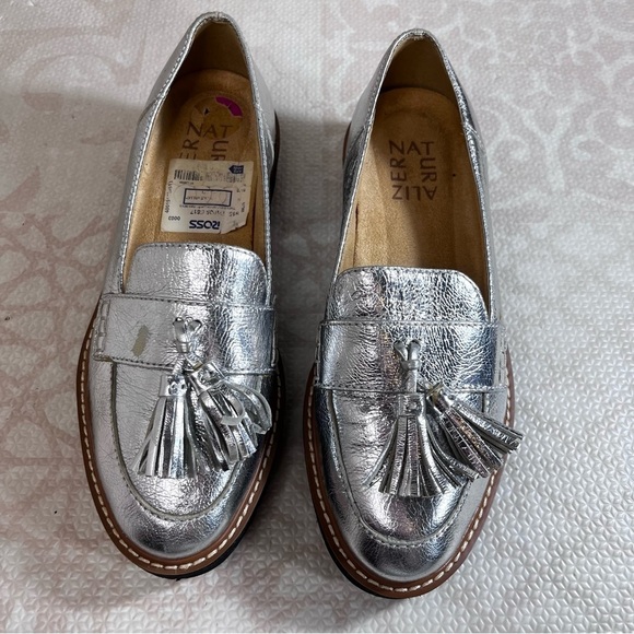 Naturalizer Metallic Silver Tassel August Loafers Preppy Slip-on Women’s Shoe - Picture 12 of 12